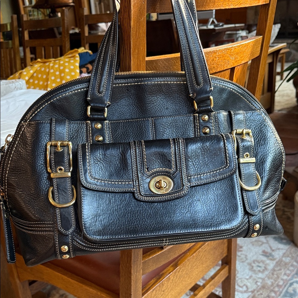 Elegant Black vintage coach Leather Handbag
